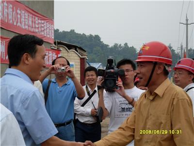 時任福建省委常委、福州市市委書記袁榮祥看望我司四川汶川地震救災員工